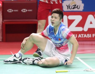 Marin, Shi Join Axelsen on Sidelines