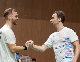 ‘Give Each Other a Smile – the Badminton is Better’