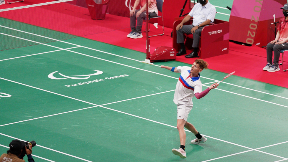 CHEN'S LONG SHOT TO DUBAI - UAE Badminton Federation
