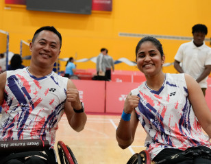 Para World Champs: Ale/James Gift India Landmark Moment